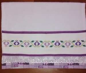 toalha bordado lilás